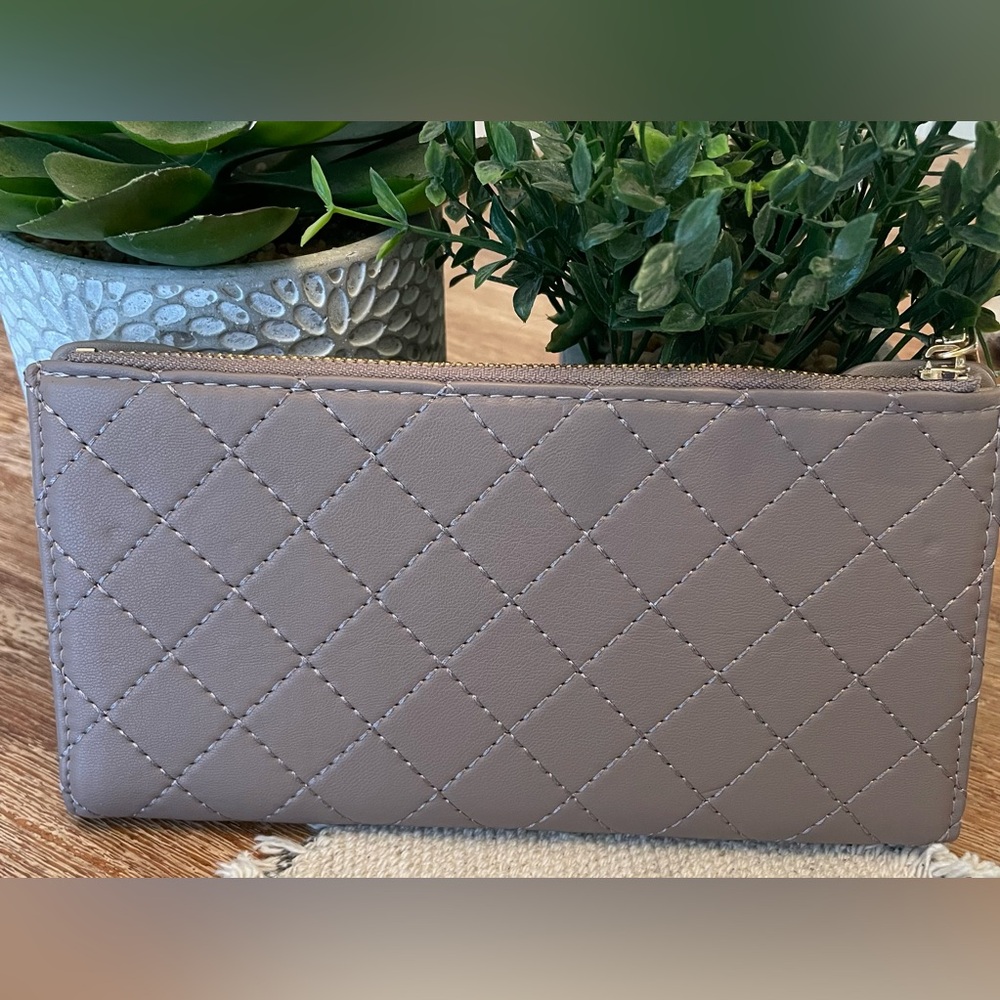 Badgley Mischka Quilted Tan Wallet - Picture 7 of 8